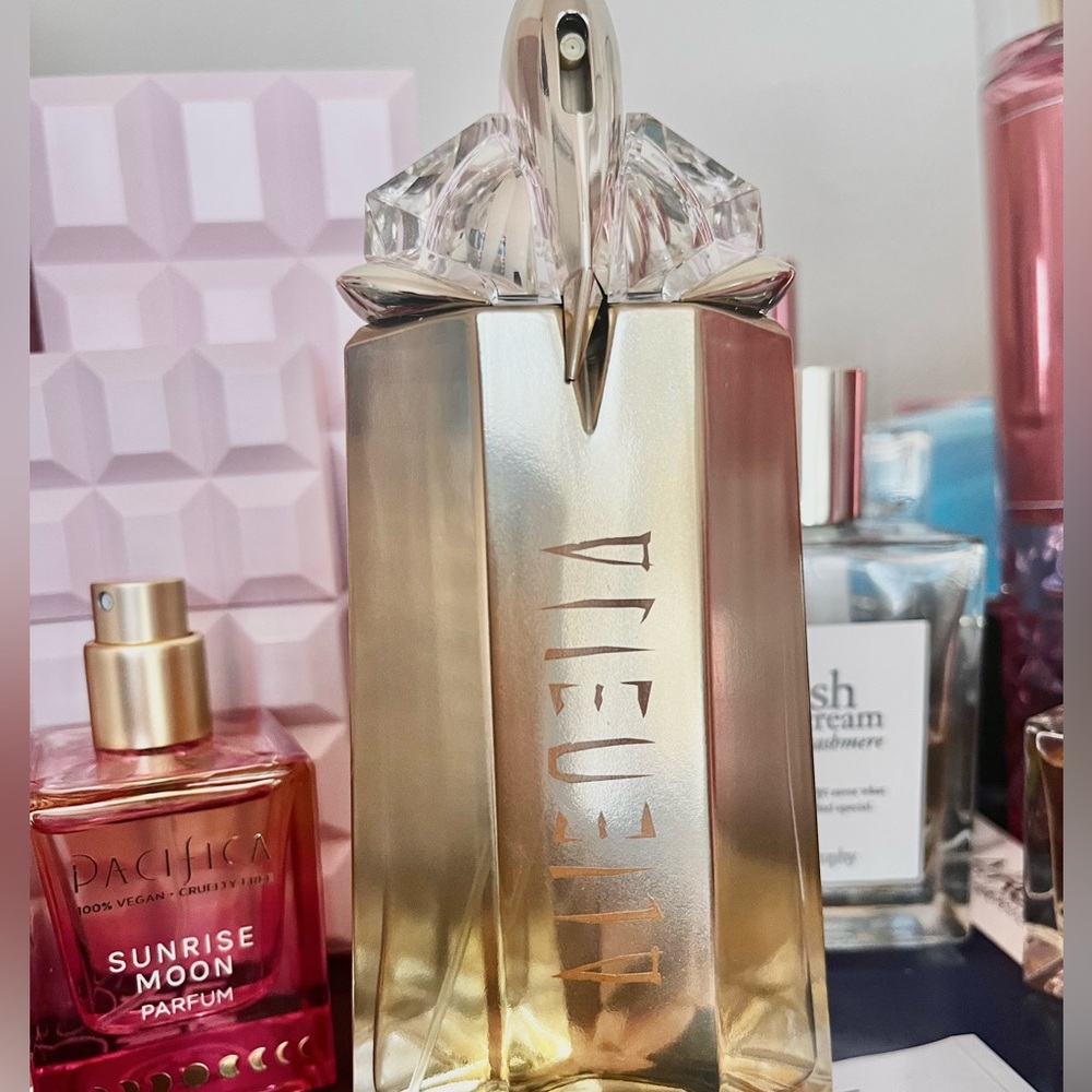 Alien Goddess Mugler